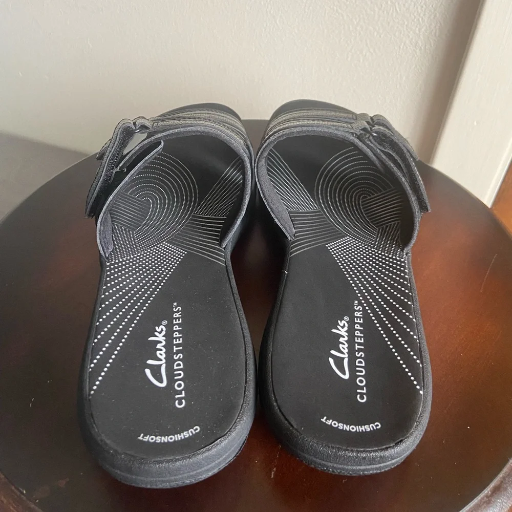 Clarks Cloudsteppers Sandals 🩴 - Picture 4 of 11